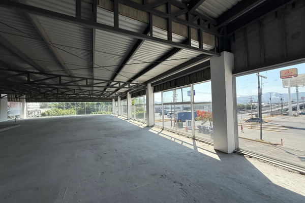 Local Comercial 180 m2 - Plaza Jiutepec